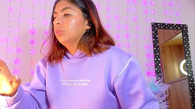 Snapshot of im_anna_ chatting on February 13, 8:16 pm im anna online show from February 13, 8:16 pm