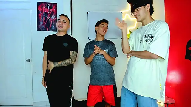 Snapshot of oversizedxguys chatting on April 10, 3:12 am oversizedxguys online show from April 10, 3:12 am