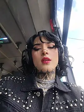 taaylor33 online show from April 11, 9:19 pm