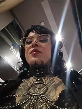 taaylor33 online show from May 15, 11:01 pm