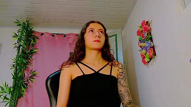 scarlet-jonesx online show from April 14, 12:16 am