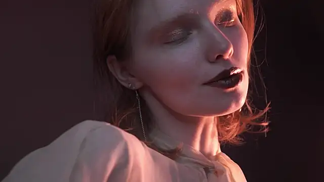 ginger hugs online show from October 27, 10:14 pm