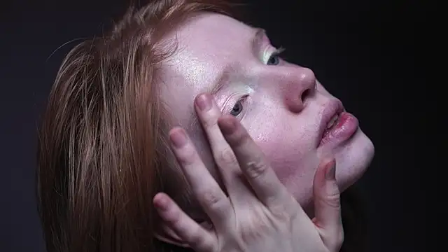 ginger hugs online show from November 11, 10:10 pm