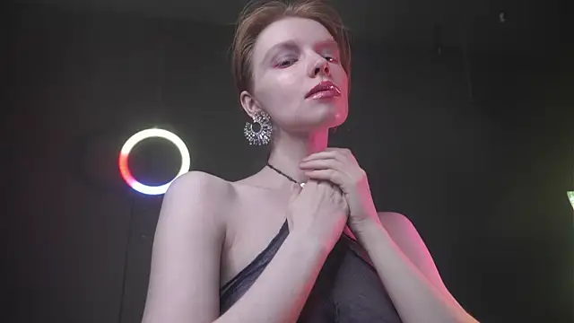 Snapshot of ginger_hugs chatting on January 6, 2:04 am ginger hugs online show from January 6, 2:04 am