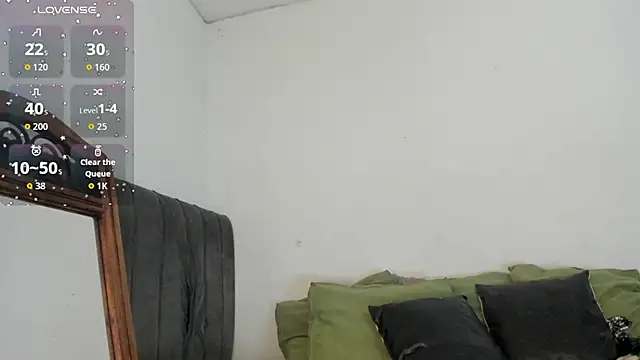 latinaStepmom online show from September 23, 1:03 pm