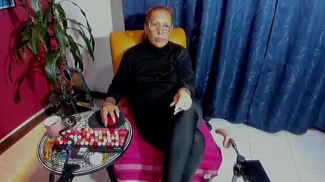 Snapshot of BrendaSex_Hot chatting on October 22, 10:09 pm BrendaSex Hot online show from October 22, 10:09 pm