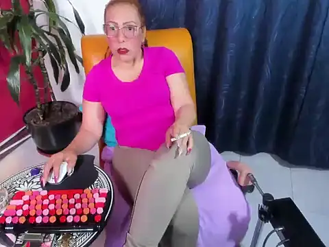 Snapshot of BrendaSex_Hot chatting on November 6, 9:37 pm BrendaSex Hot online show from November 6, 9:37 pm