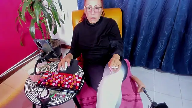 Snapshot of BrendaSex_Hot chatting on November 17, 8:36 pm BrendaSex Hot online show from November 17, 8:36 pm