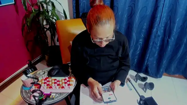 Snapshot of BrendaSex_Hot chatting on December 5, 8:38 pm BrendaSex Hot online show from December 5, 8:38 pm