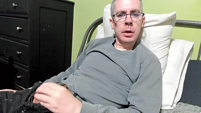 Snapshot of ImportantEquator0 chatting on September 21, 2:40 pm ImportantEquator0 online show from September 21, 2:40 pm