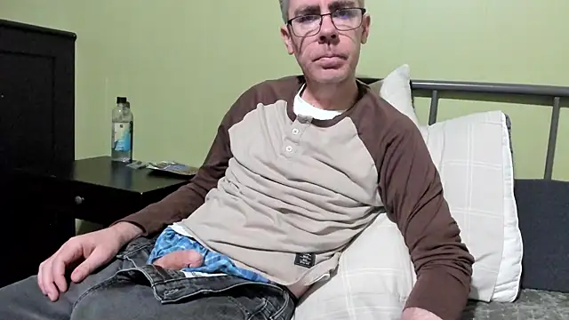 Snapshot of ImportantEquator0 chatting on November 4, 11:53 am ImportantEquator0 online show from November 4, 11:53 am