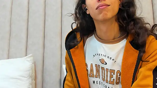 FreyaMoller online show from February 14, 5:14 pm