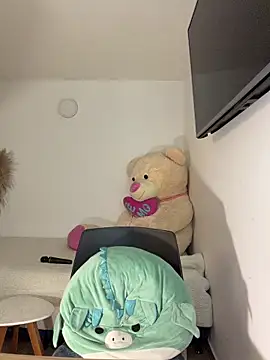 Kimm khalifa online show from April 6, 1:47 am