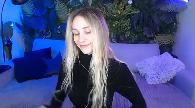 Horny Blond online show from December 3, 9:11 am