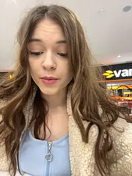 Snapshot of Times__Square chatting on December 2, 7:14 am Times Square online show from December 2, 7:14 am