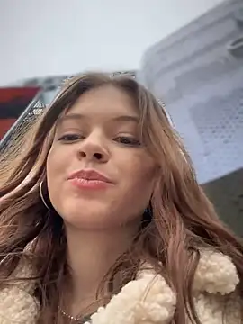 Snapshot of Times__Square chatting on December 3, 10:17 am Times Square online show from December 3, 10:17 am