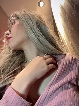 Snapshot of Times__Square chatting on December 15, 5:13 am Times Square online show from December 15, 5:13 am