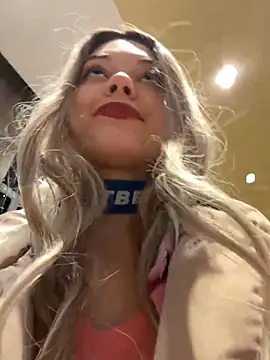 Snapshot of Times__Square chatting on December 28, 5:12 am Times Square online show from December 28, 5:12 am