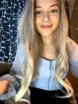 Snapshot of Times__Square chatting on December 29, 5:10 am Times Square online show from December 29, 5:10 am