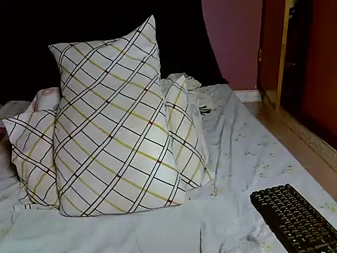 Queen petite  online show from February 12, 9:59 am