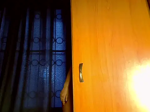 Queen petite  online show from April 2, 4:21 am