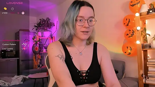 alisahug online show from October 22, 10:59 am