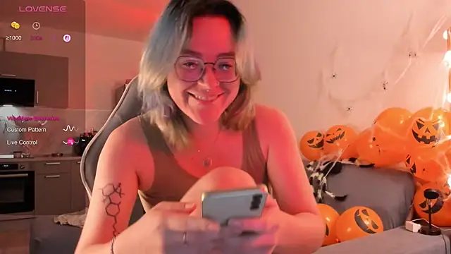 alisahug online show from October 24, 7:38 am