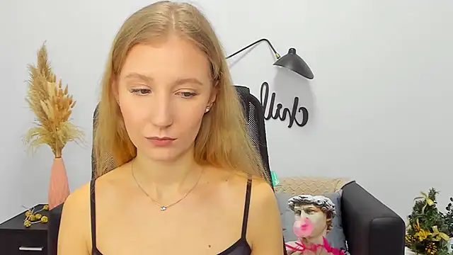 Snapshot of LolaWilsons chatting on January 3, 12:19 pm LolaWilsons online show from January 3, 12:19 pm