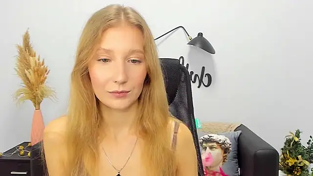 Snapshot of LolaWilsons chatting on January 9, 1:45 pm LolaWilsons online show from January 9, 1:45 pm