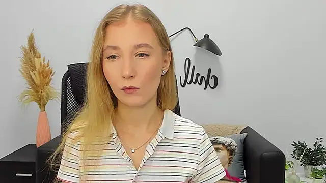 Snapshot of LolaWilsons chatting on January 11, 8:22 am LolaWilsons online show from January 11, 8:22 am