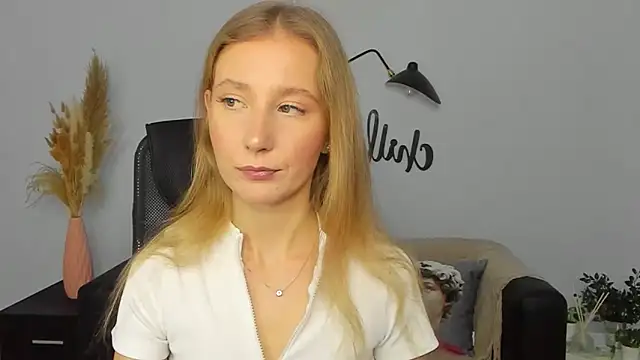 Snapshot of LolaWilsons chatting on January 14, 9:45 am LolaWilsons online show from January 14, 9:45 am