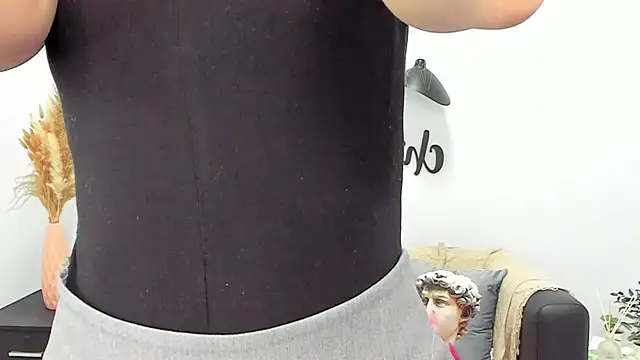 Snapshot of LolaWilsons chatting on February 7, 6:24 am LolaWilsons online show from February 7, 6:24 am