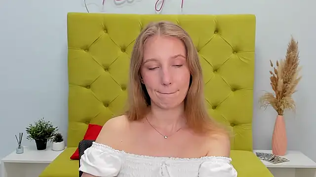LolaWilsons online show from May 20, 6:52 am