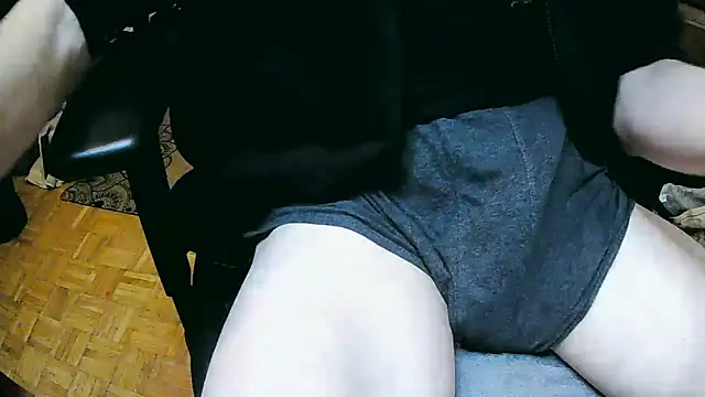 Snapshot of skinnyandthick chatting on October 27, 6:34 pm skinnyandthick online show from October 27, 6:34 pm