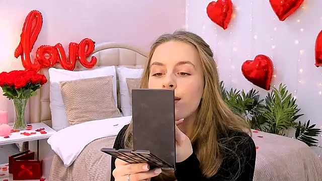 RozzitaBedberry online show from February 16, 12:54 pm