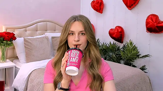 RozzitaBedberry online show from March 17, 4:22 pm