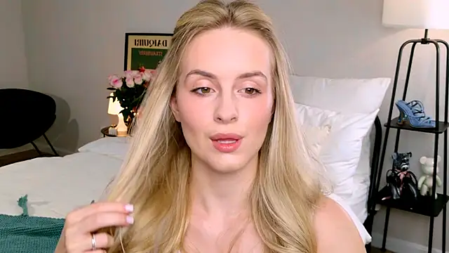 RozzitaBedberry online show from September 24, 6:06 am