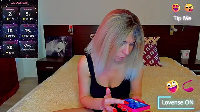 Snapshot of Hanna_Becrett17 chatting on March 4, 10:24 am Hanna Becrett17 online show from March 4, 10:24 am