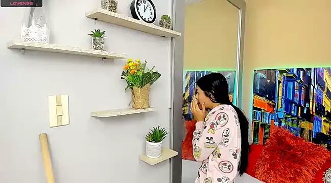 Snapshot of CristalLoren chatting on February 6, 11:43 am CristalLoren online show from February 6, 11:43 am