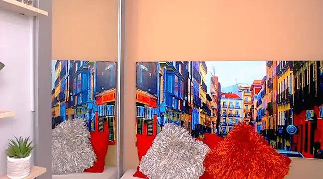 Snapshot of CristalLoren chatting on February 12, 11:51 am CristalLoren online show from February 12, 11:51 am