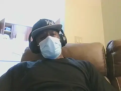 Snapshot of DreamvilleINC chatting on September 28, 3:34 am DreamvilleINC online show from September 28, 3:34 am