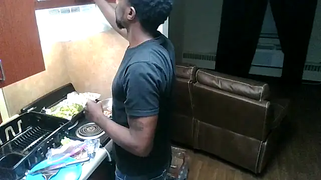 Snapshot of DreamvilleINC chatting on October 17, 12:47 am DreamvilleINC online show from October 17, 12:47 am