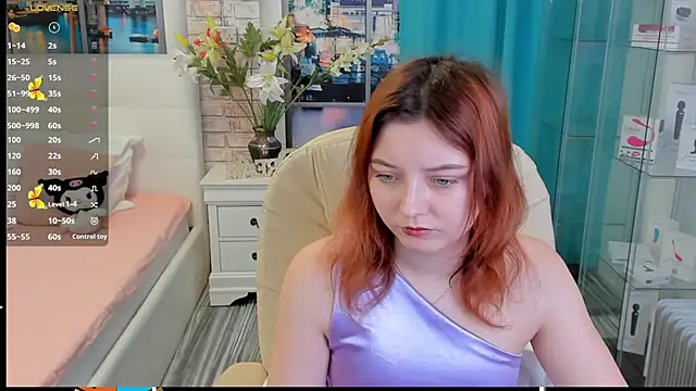 pretty little thing online show from February 9, 1:48 pm