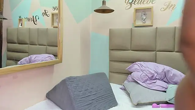 Snapshot of lilybaudyn_ chatting on March 19, 7:51 am lilybaudyn online show from March 19, 7:51 am