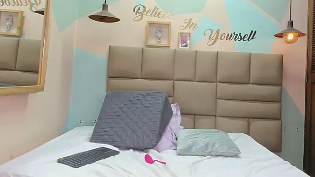 Snapshot of lilybaudyn_ chatting on March 21, 5:11 am lilybaudyn online show from March 21, 5:11 am