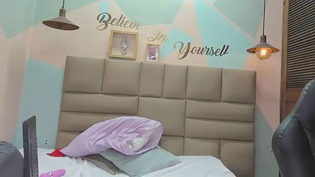 Snapshot of lilybaudyn_ chatting on March 21, 8:17 am lilybaudyn online show from March 21, 8:17 am