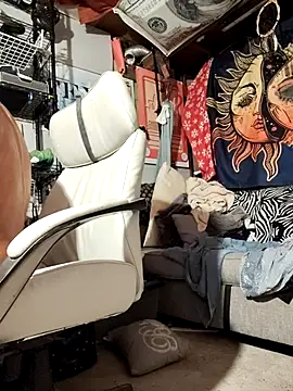 Gillygilly76 online show from October 16, 1:28 am