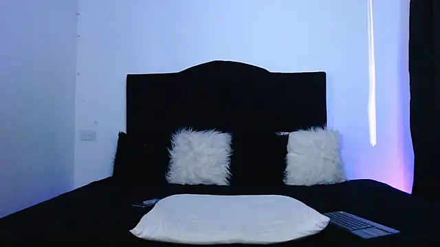 Jennifer Louisee online show from December 19, 6:23 am