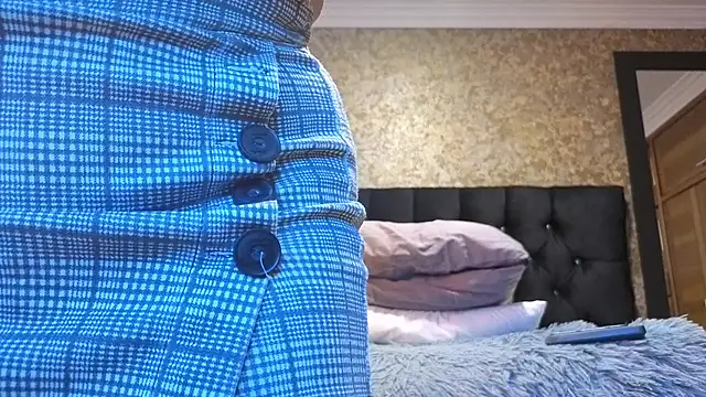 emma xuee online show from October 17, 12:01 am