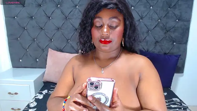 Snapshot of shannonvega1 chatting on February 21, 12:05 am shannonvega1 online show from February 21, 12:05 am